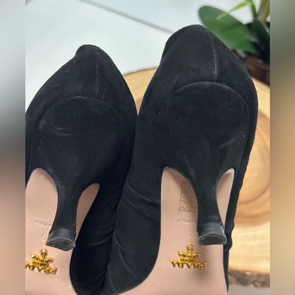 🖤 PRADA Black Suede Pumps with Accent Bow - Size US 8.5 🖤 - Picture 8 of 13
